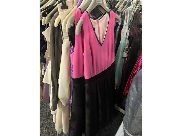 Diverse cocktailjurken/sets (173x) - afbeelding 10 van  156