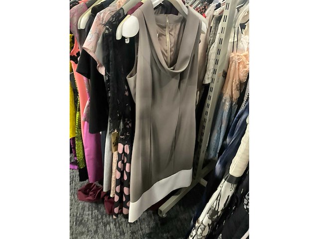 Diverse cocktailjurken/sets (173x) - afbeelding 128 van  156