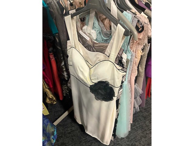 Diverse cocktailjurken/sets (173x) - afbeelding 22 van  152