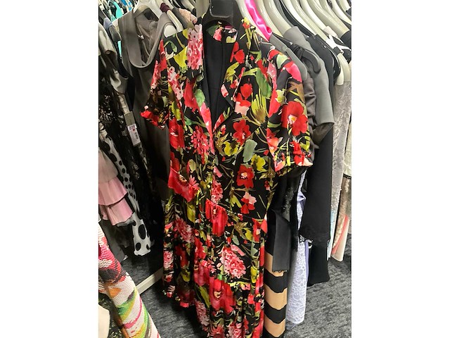 Diverse cocktailjurken/sets (173x) - afbeelding 101 van  152