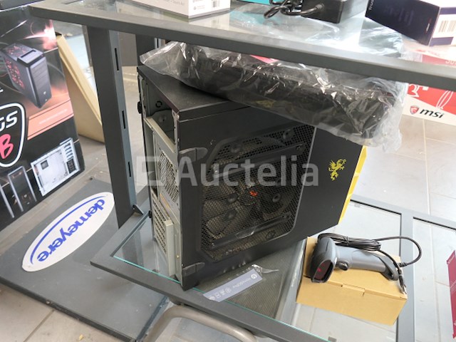 Diverse computerapparatuur en display - afbeelding 7 van  15