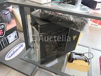 Diverse computerapparatuur en display - afbeelding 7 van  15