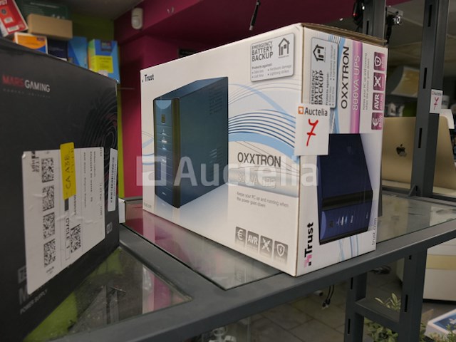 Diverse computerapparatuur en display - afbeelding 8 van  15