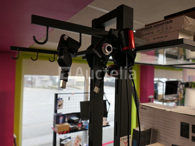 Diverse computerapparatuur en display - afbeelding 9 van  15