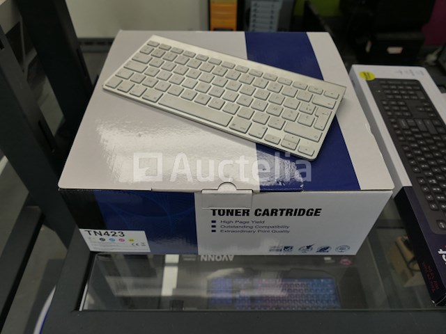 Diverse computerapparatuur en display - afbeelding 10 van  15