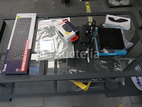 Diverse computerapparatuur en display - afbeelding 11 van  15