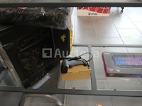 Diverse computerapparatuur en display - afbeelding 12 van  15