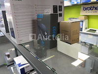 Diverse computerapparatuur en display - afbeelding 14 van  15