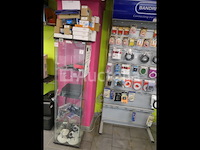 Diverse computerapparatuur, plank, vitrine - afbeelding 7 van  7