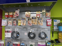 Diverse computerapparatuur, plank, vitrine - afbeelding 6 van  7