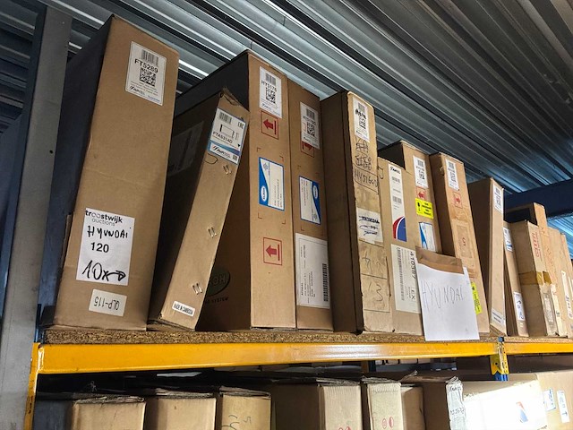 Diverse condensatoren en radiatoren voor huyndai (10x) - afbeelding 1 van  6