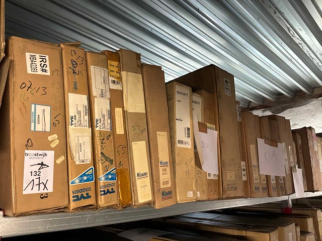 Diverse condensatoren en radiatoren voor o.a. jeep en kia (17x) - afbeelding 1 van  9