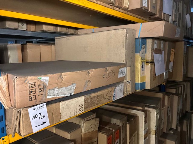 Diverse condensatoren en radiatoren voor o.a. mitsubishi (10x) - afbeelding 1 van  6