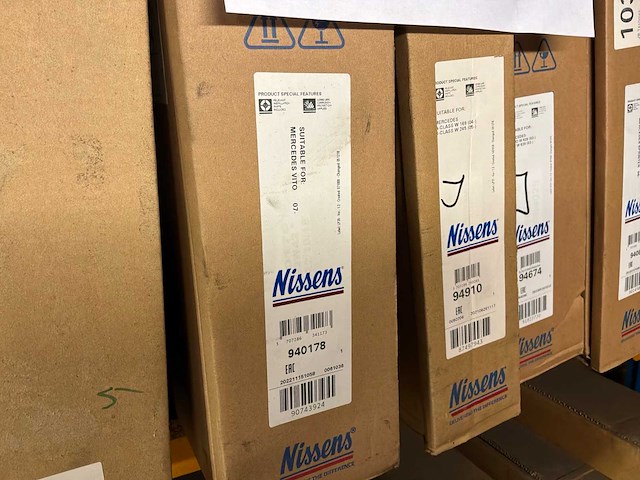 Diverse condensatoren en radiatoren voor o.a. mitsubishi en mercedes-benzine (11x) - afbeelding 6 van  6