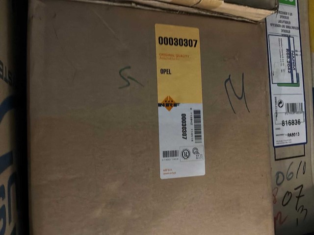 Diverse condensatoren en radiatoren voor o.a. opel (32x) - afbeelding 7 van  20