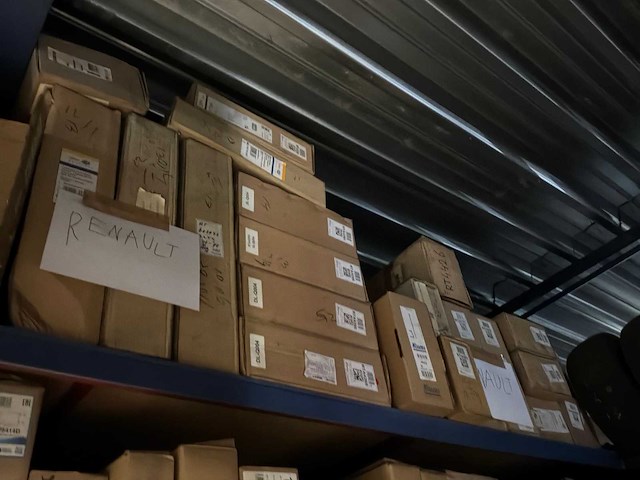 Diverse condensatoren en radiatoren voor o.a. renault (20x) - afbeelding 1 van  9