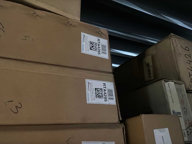 Diverse condensatoren en radiatoren voor o.a. renault (20x) - afbeelding 5 van  9