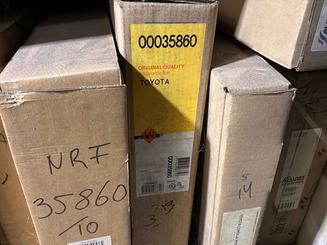 Diverse condensatoren en radiatoren voor o.a. toyota (17x) - afbeelding 7 van  10