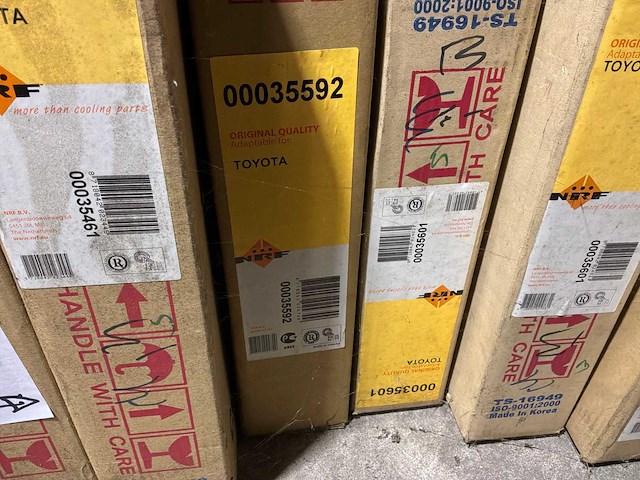 Diverse condensatoren en radiatoren voor o.a. toyota (17x) - afbeelding 4 van  10