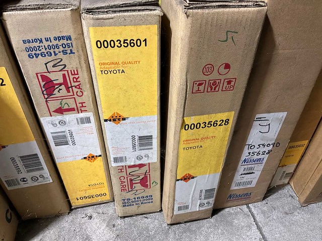 Diverse condensatoren en radiatoren voor o.a. toyota (17x) - afbeelding 5 van  10