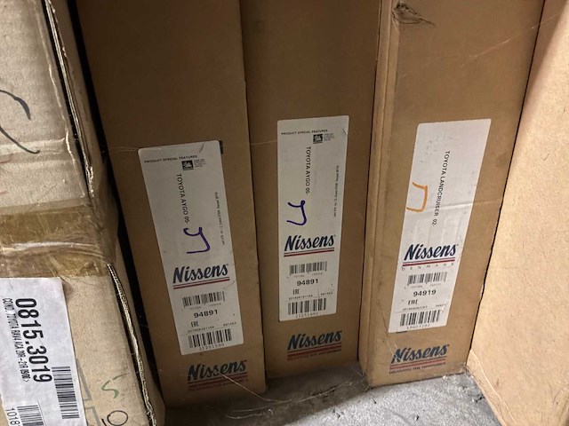 Diverse condensatoren en radiatoren voor o.a. toyota (17x) - afbeelding 10 van  10