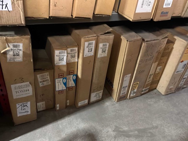 Diverse condensatoren en radiatoren voor o.a. toyota en volvo (16x) - afbeelding 1 van  12