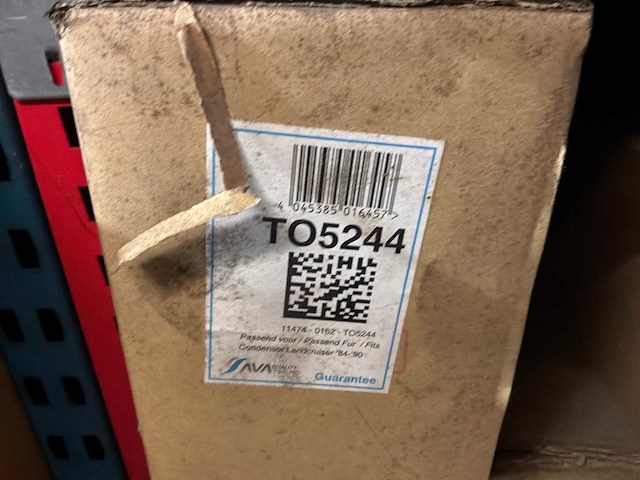 Diverse condensatoren en radiatoren voor o.a. toyota en volvo (16x) - afbeelding 5 van  12