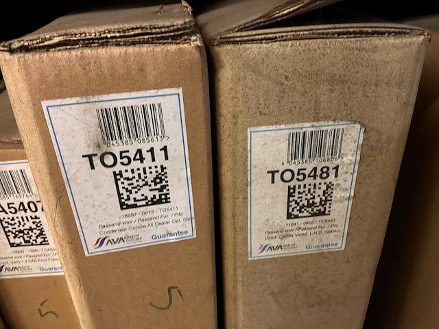 Diverse condensatoren en radiatoren voor o.a. toyota en volvo (16x) - afbeelding 8 van  12