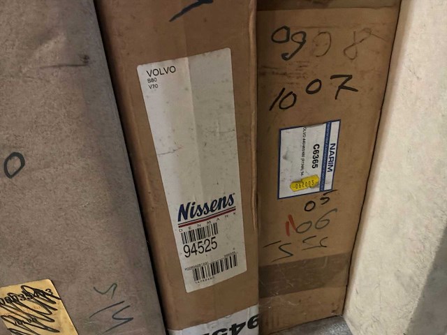 Diverse condensatoren en radiatoren voor o.a. toyota en volvo (16x) - afbeelding 10 van  12