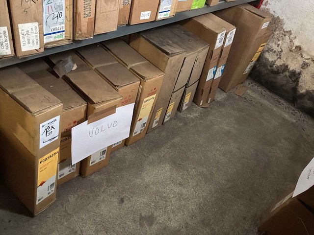 Diverse condensatoren en radiatoren voor o.a. volvo (12x) - afbeelding 1 van  7