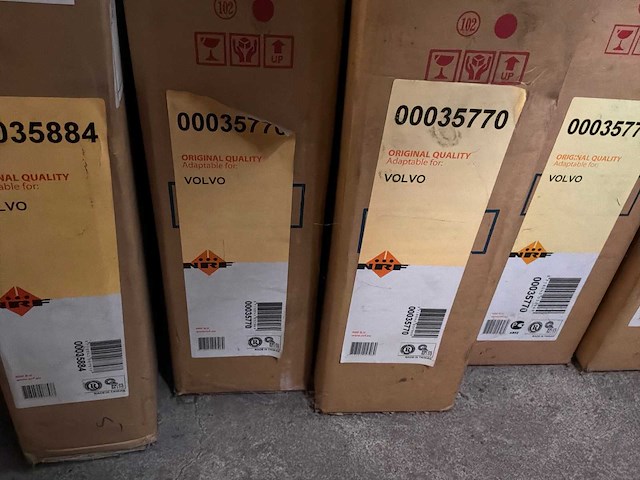 Diverse condensatoren en radiatoren voor o.a. volvo (12x) - afbeelding 3 van  7
