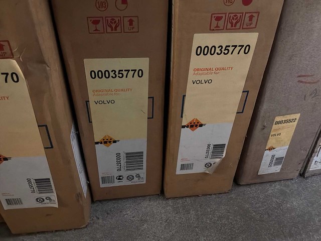 Diverse condensatoren en radiatoren voor o.a. volvo (12x) - afbeelding 4 van  7