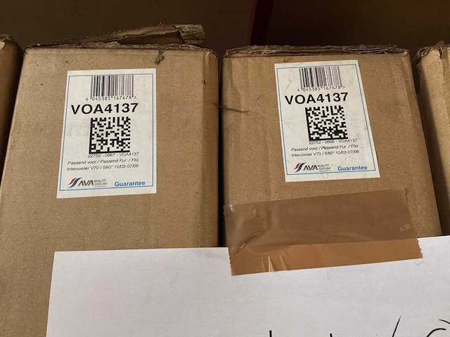 Diverse condensatoren en radiatoren voor o.a. volvo en toyota (17x) - afbeelding 7 van  13