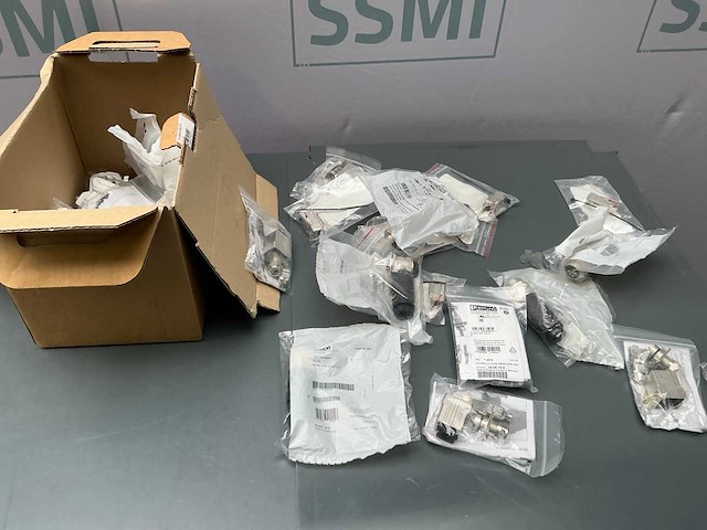 Diverse connectoren industriële connectordoos - afbeelding 1 van  7