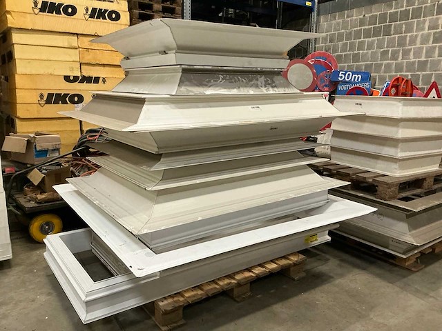 Diverse dakopeningen en kaders (17x) - afbeelding 1 van  12