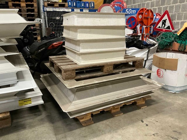 Diverse dakopeningen en kaders (17x) - afbeelding 5 van  12