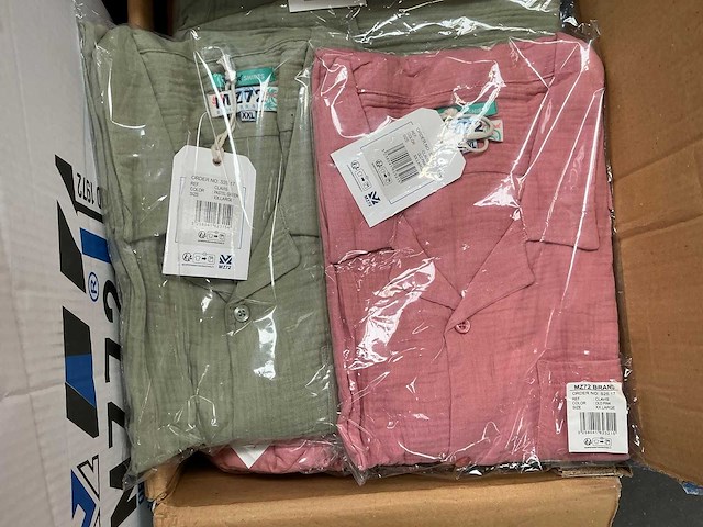 Diverse dames en herenkleding (ca. 55x) - afbeelding 2 van  3