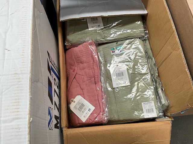 Diverse dames en herenkleding (ca. 55x) - afbeelding 3 van  3