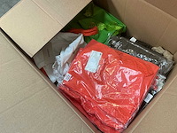 Diverse dames kledingstukken flamant rose en jubylee (ca. 150x) - afbeelding 2 van  2