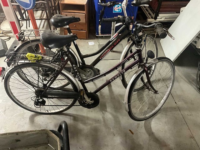 Diverse damesfietsen (3x) - afbeelding 2 van  3