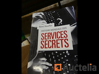 Diverse decoratie en karton met boeken - afbeelding 7 van  11