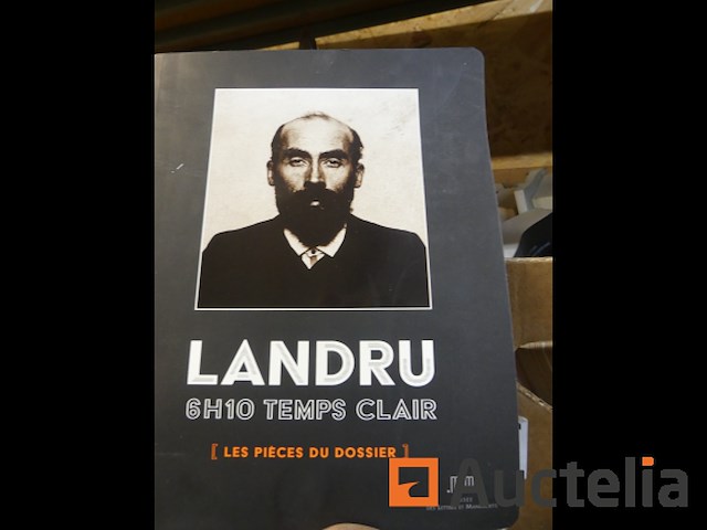 Diverse decoratie en karton met boeken - afbeelding 11 van  11