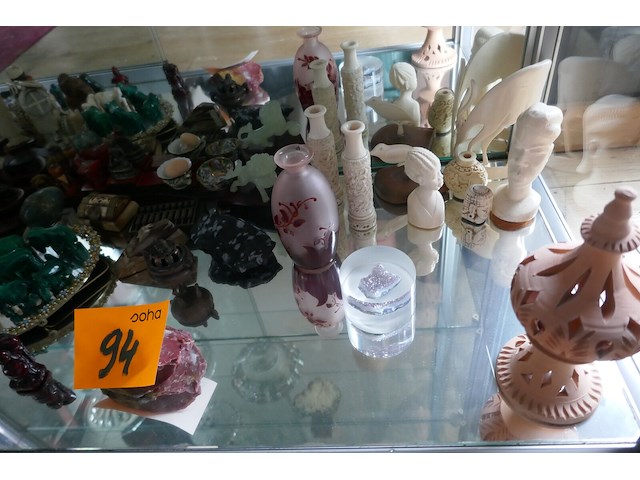 Diverse decoratieve beeldjes en schalen - afbeelding 1 van  9