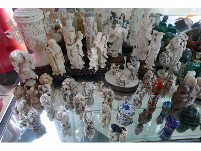 Diverse decoratieve beeldjes en schalen - afbeelding 2 van  9