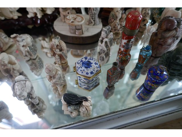 Diverse decoratieve beeldjes en schalen - afbeelding 5 van  9