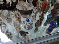 Diverse decoratieve beeldjes en schalen - afbeelding 5 van  9