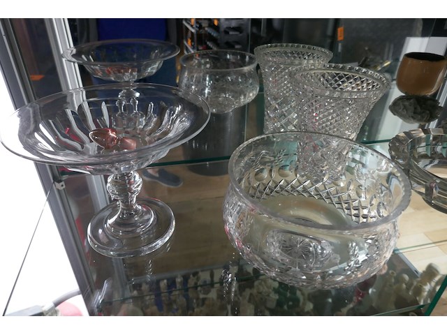 Diverse decoratieve beeldjes en schalen - afbeelding 6 van  9