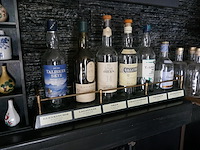 Diverse decoratieve beeldjes + whiskyrek en krijtbord - afbeelding 2 van  4