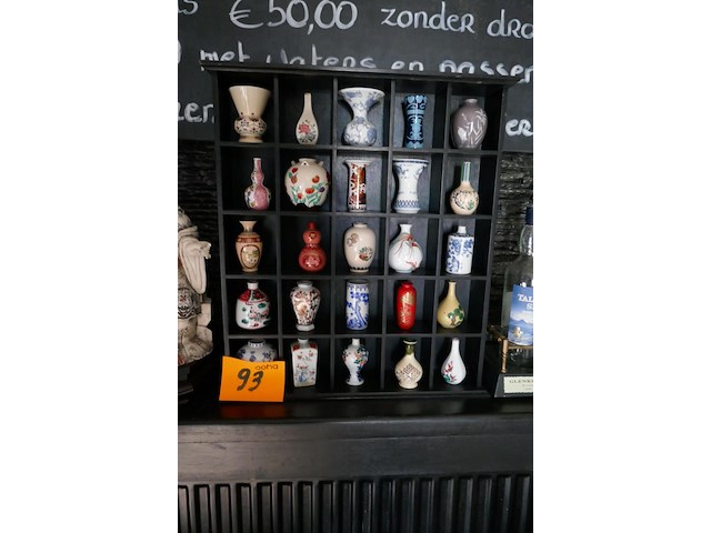 Diverse decoratieve beeldjes + whiskyrek en krijtbord - afbeelding 3 van  4