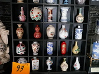 Diverse decoratieve beeldjes + whiskyrek en krijtbord - afbeelding 3 van  4